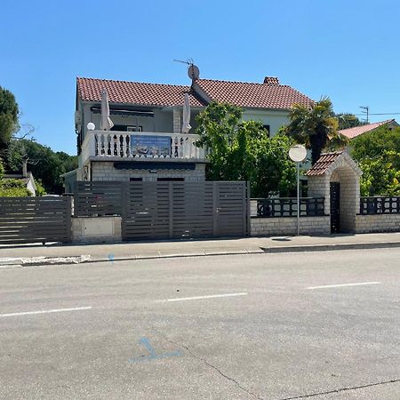 Haus Enna Apartment B EG Top Lage Terrasse Grill Meerblick Medulin Exterior foto
