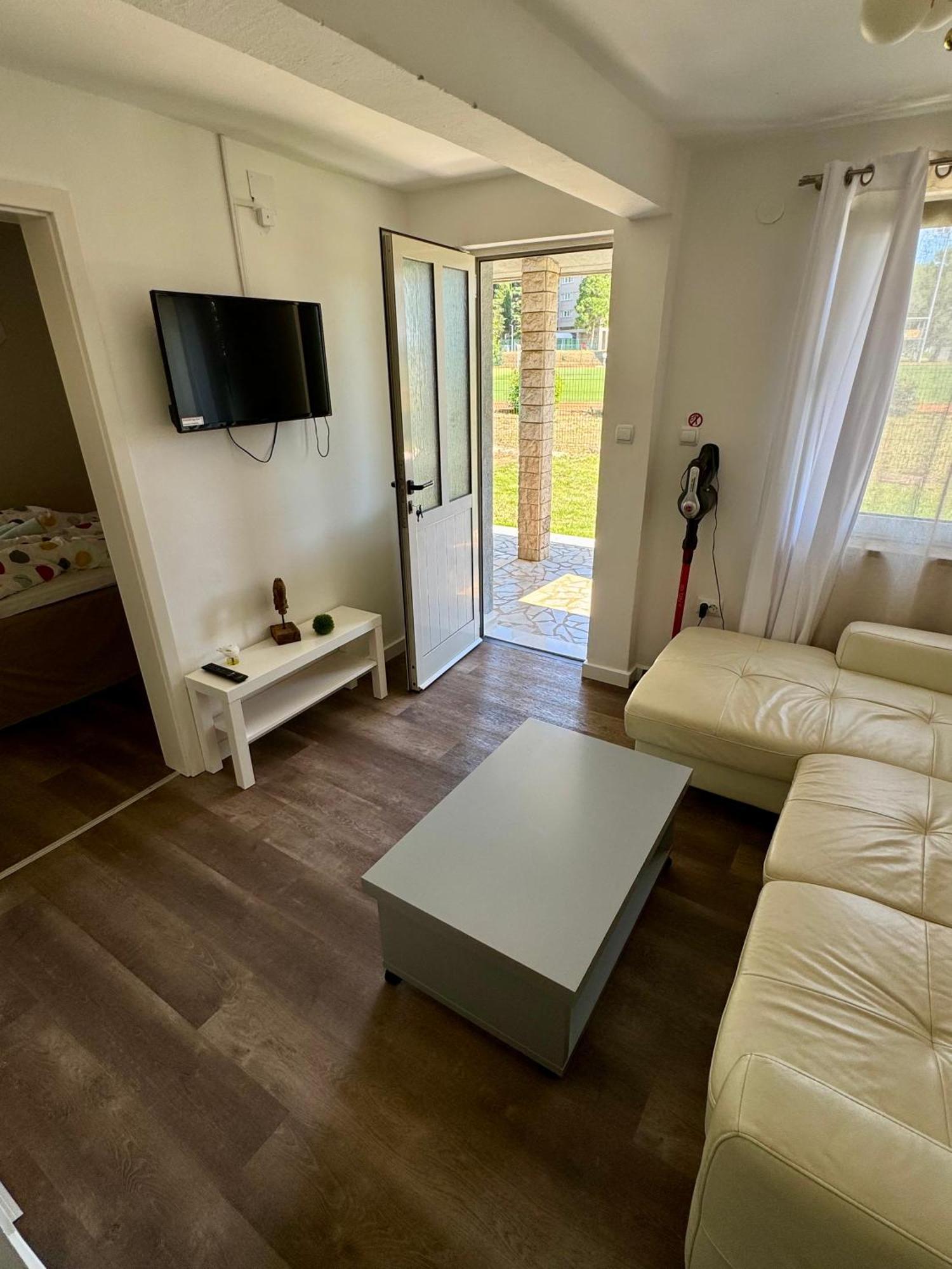 Haus Enna Apartment B EG Top Lage Terrasse Grill Meerblick Medulin Exterior foto